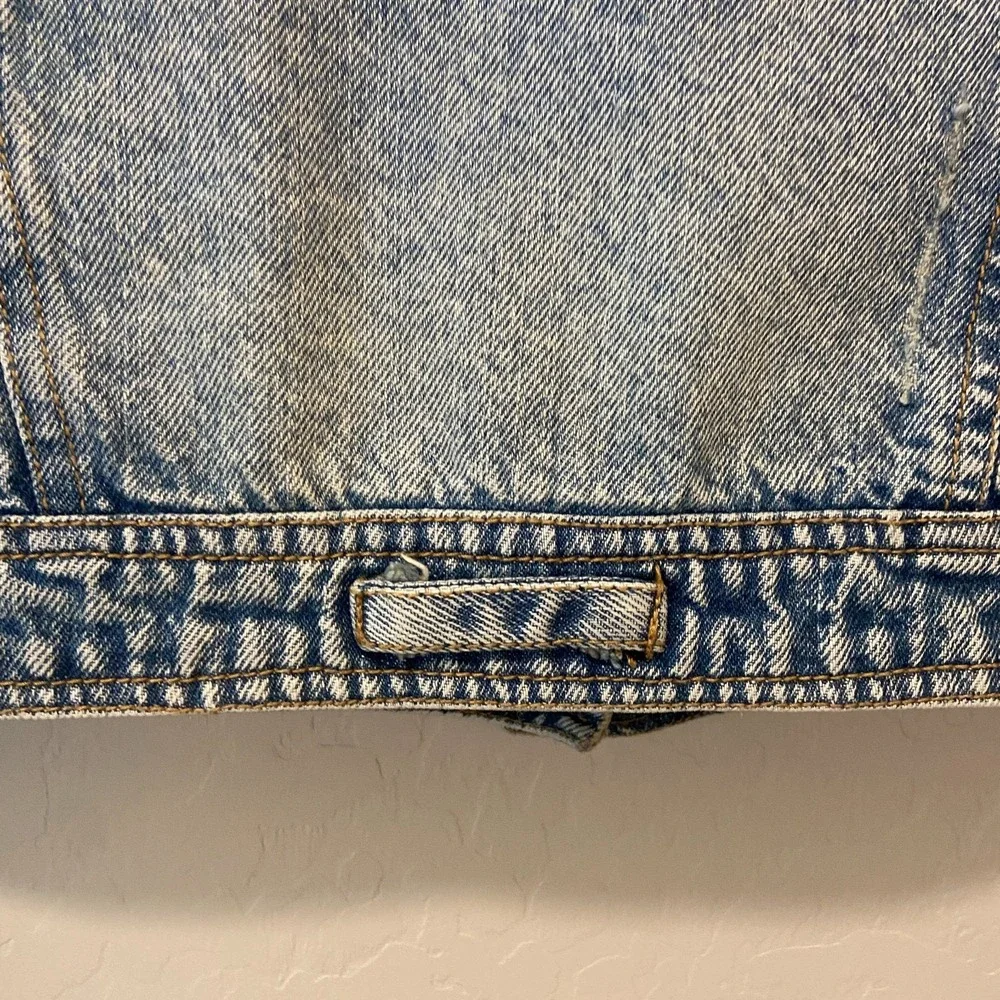 Walter Baker Women's Acid Wash Cropped Button Up Denim Jacket Size Small